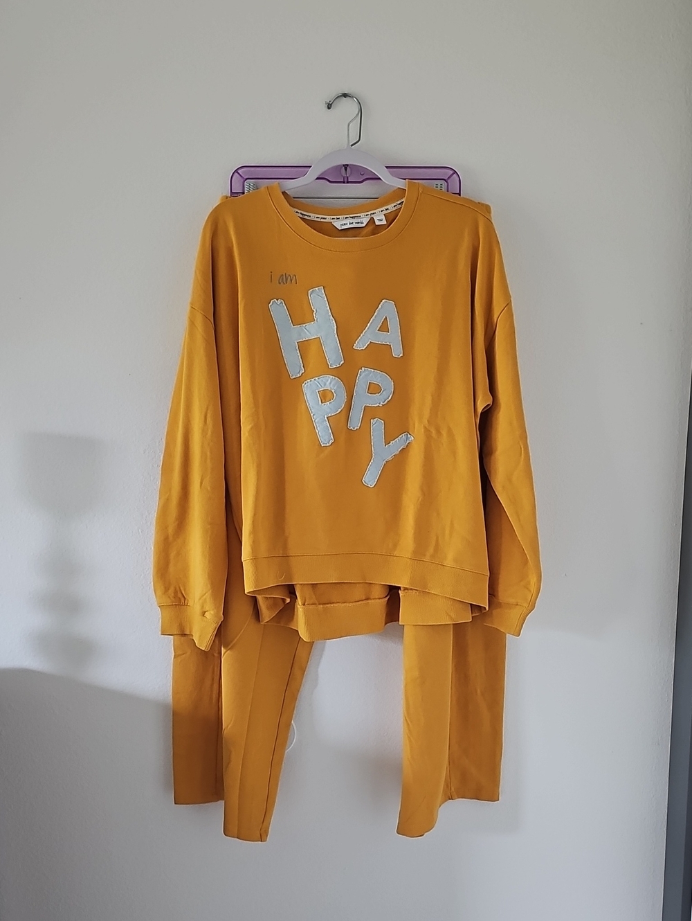 ●●PEACE LOVE WORLD YELLOW "IM HAPPY" SWEAT SET NWT●●